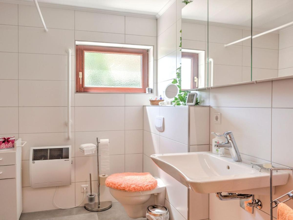 Apartamento Sunny Flat In Bad Driburg With Garden Exterior foto