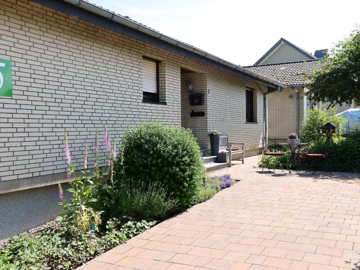 Apartamento Sunny Flat In Bad Driburg With Garden Exterior foto