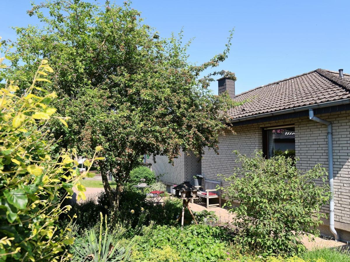 Apartamento Sunny Flat In Bad Driburg With Garden Exterior foto